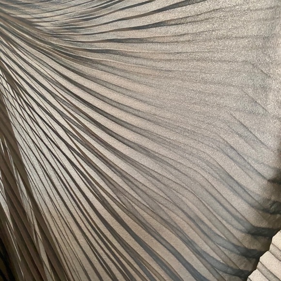 VINCE CAMUTO Pleated Bell Sleeve Blouse - Picture 5 of 7